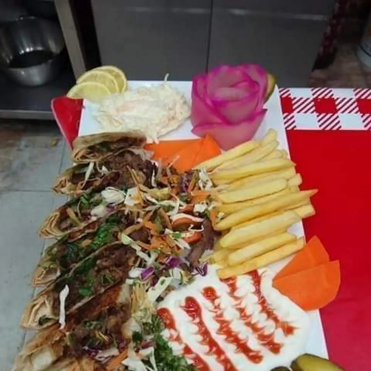 شورما لحمه على أصوله